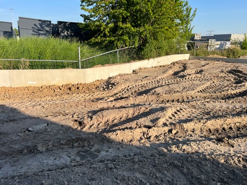 Keerwanden bij ultramodern pand in Echt